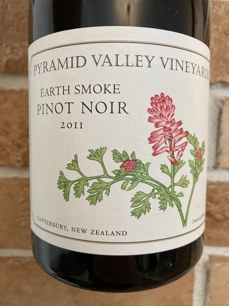 Pyramid Valley Earth Smoke Pinot Noir 2011